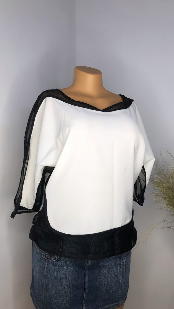 Zion 973 Black and white blouse Size 14/16