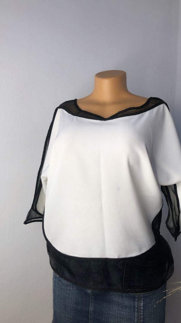 Zion 973 Black and white blouse Size 14/16 - Image 6